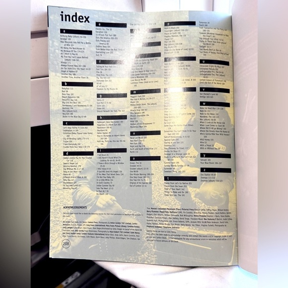 📚 Exclusive U2 Into the Heart - Behind the Music Book by Niall Stokes - Picture 12 of 16
